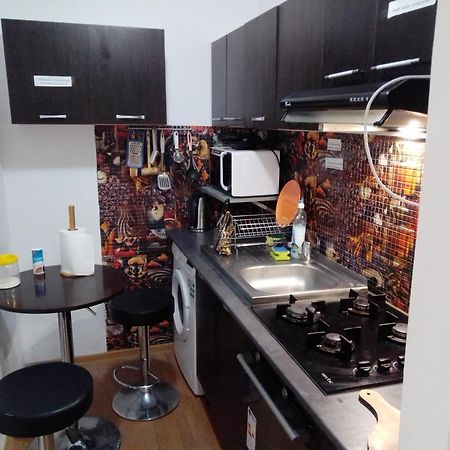 Florentin Hostel: Budget-Friendly Rooms with Kitchen Access and Smart TV Constanta Exterior photo