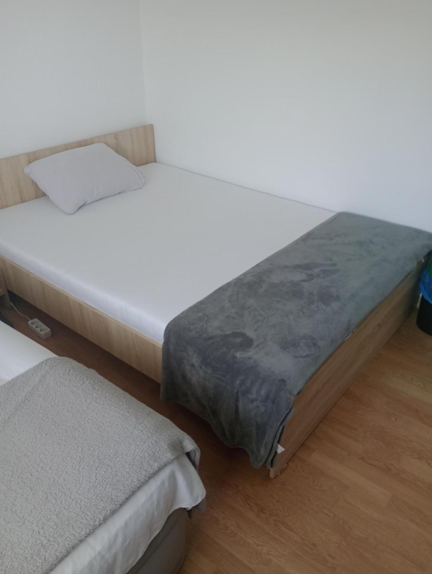 Florentin Hostel: Budget-Friendly Rooms with Kitchen Access and Smart TV Constanta Room photo